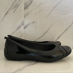 Womens Size 10 Black Leather Life Stride Flats! LOOKS BRAND NEW!!
